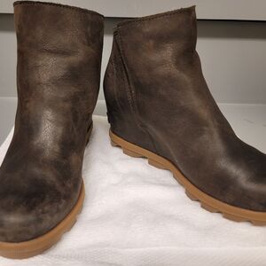 Sorel Brown Ankle Boots with Distinctive Sole